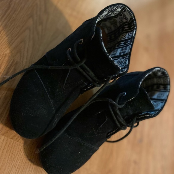 TOMS Suede Lace Up Bootie - Picture 7 of 7